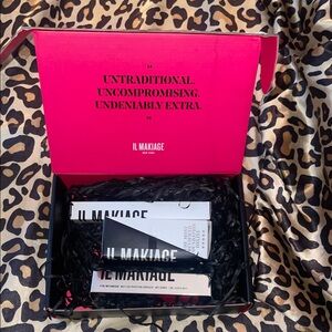 IL MAKIAGE Bold Beauty Collection in Black and White